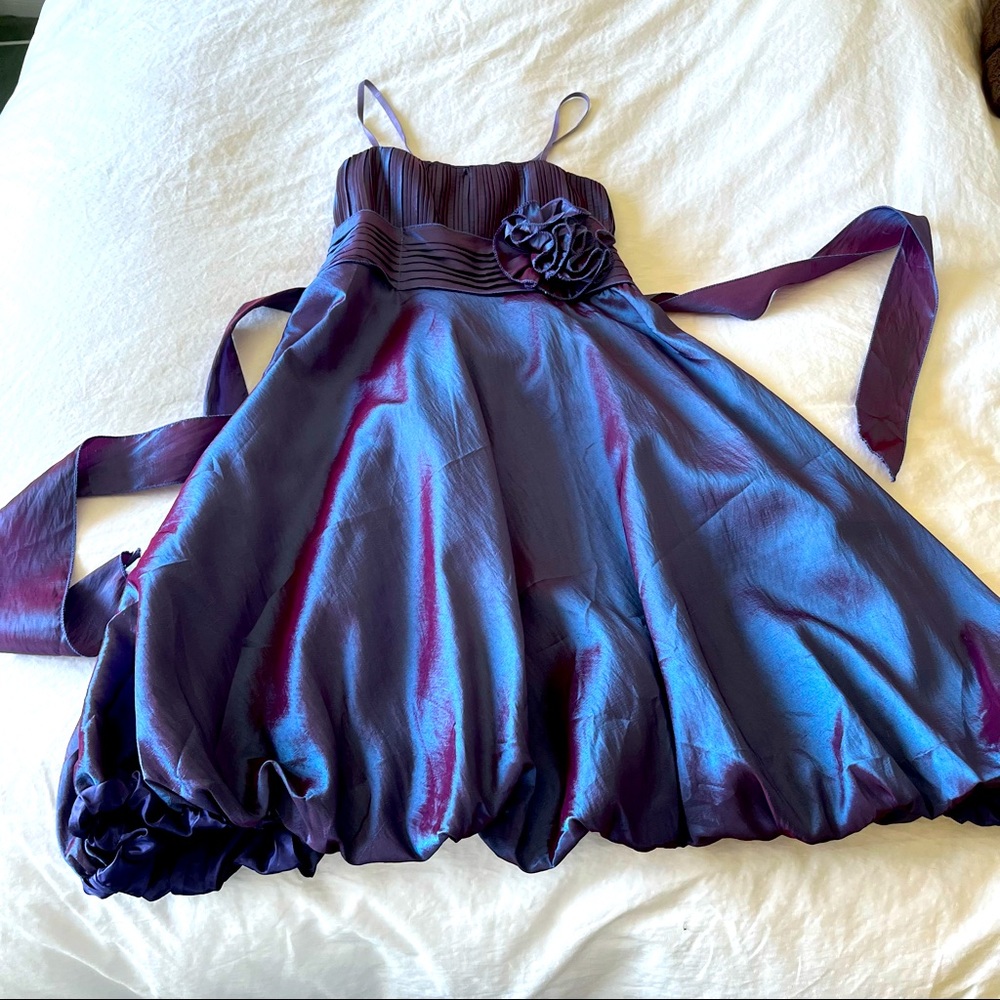Vintage colour shifting mini dress with stretchable back and puffy skirt